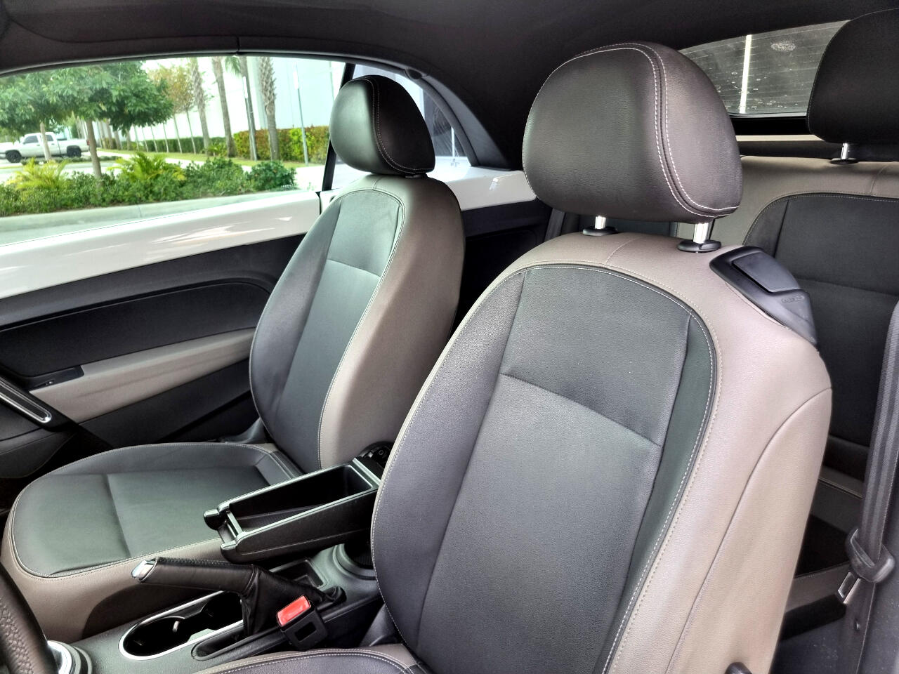 Volkswagen Beetle 2.0T Turbo Convertible 2013