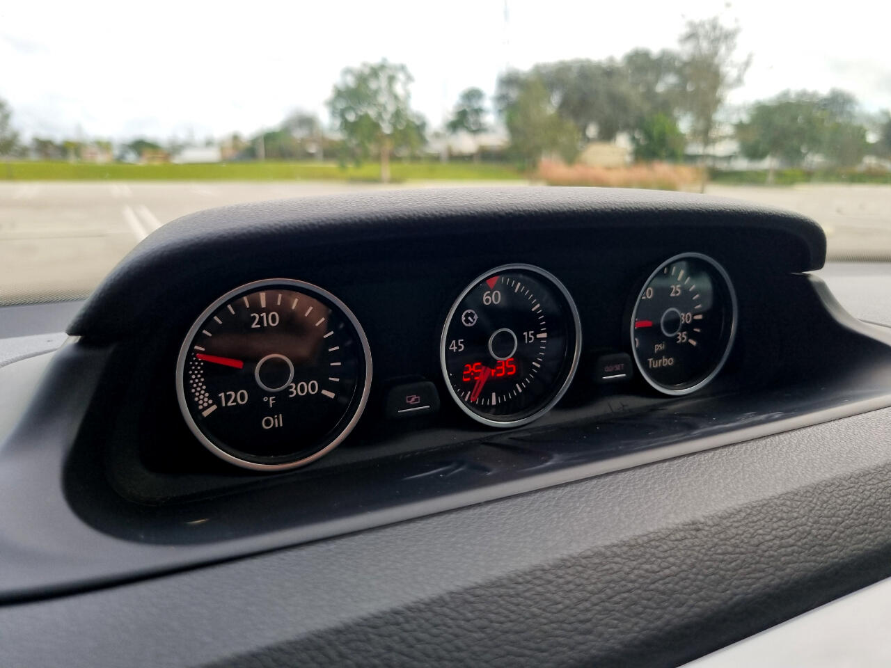 Volkswagen Beetle 2.0T Turbo Convertible 2013