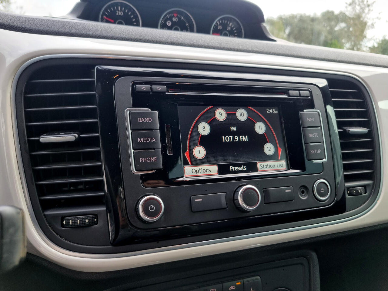 Volkswagen Beetle 2.0T Turbo Convertible 2013