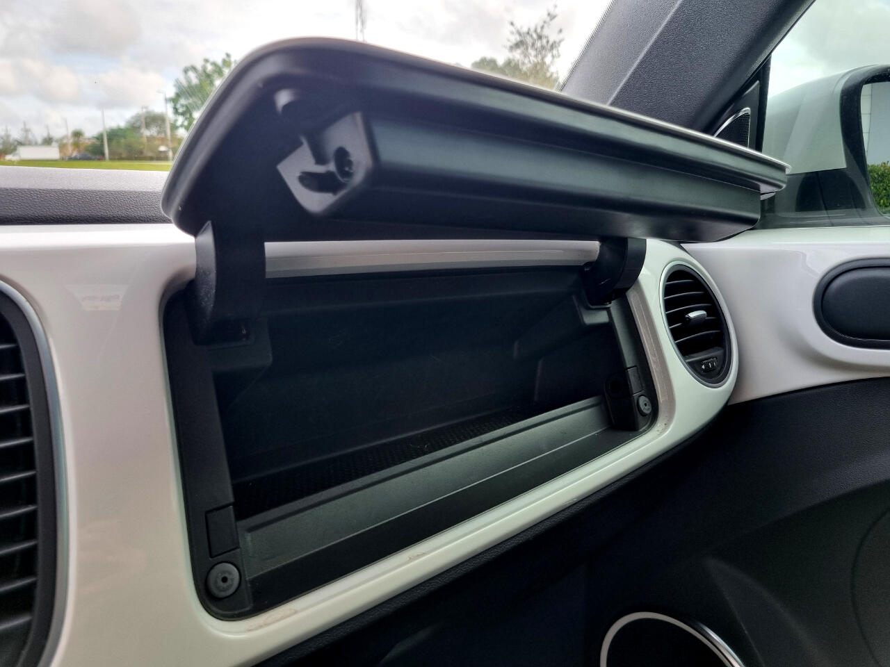 Volkswagen Beetle 2.0T Turbo Convertible 2013