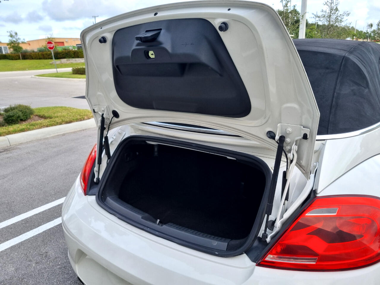 Volkswagen Beetle 2.0T Turbo Convertible 2013