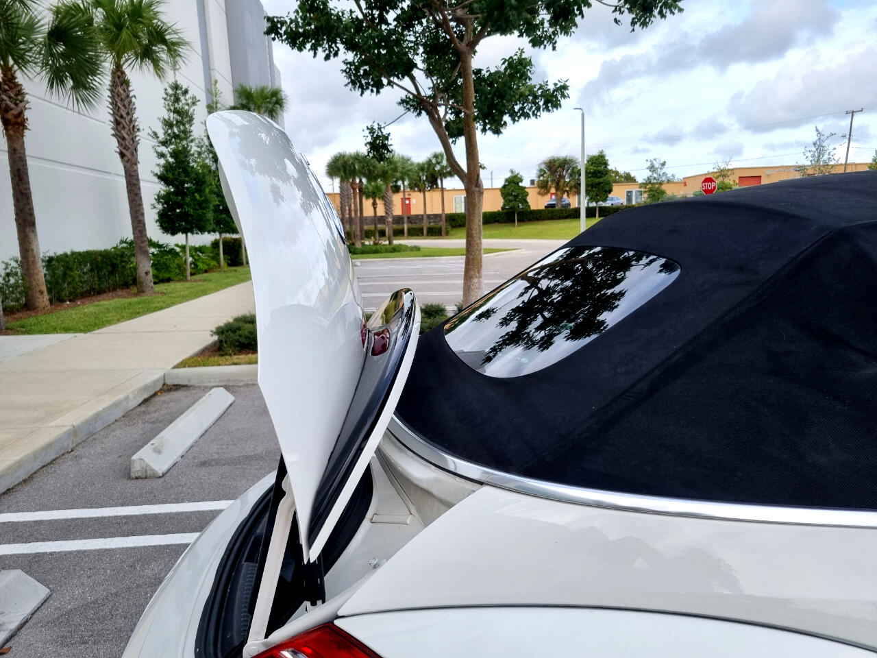 Volkswagen Beetle 2.0T Turbo Convertible 2013