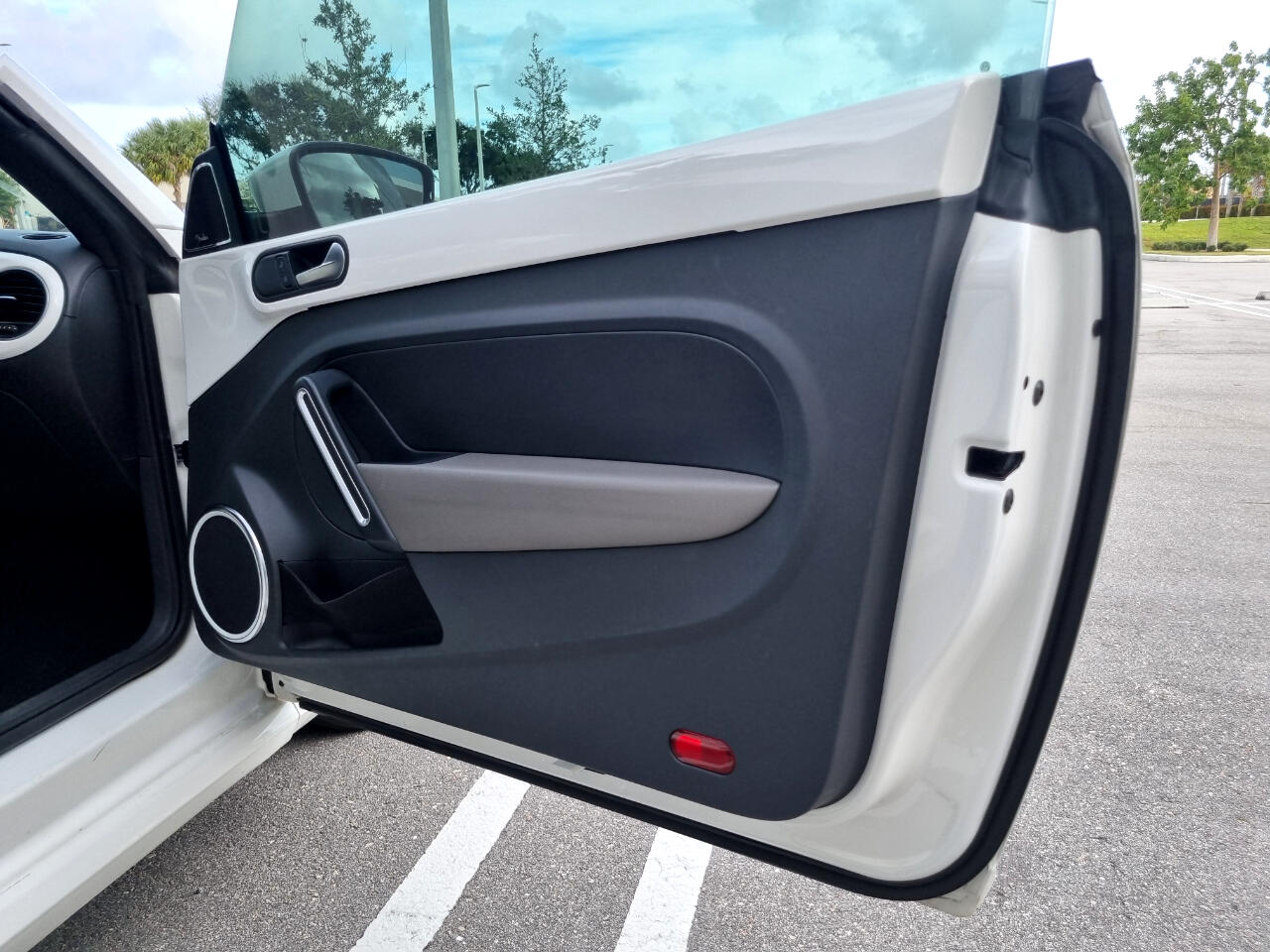 Volkswagen Beetle 2.0T Turbo Convertible 2013