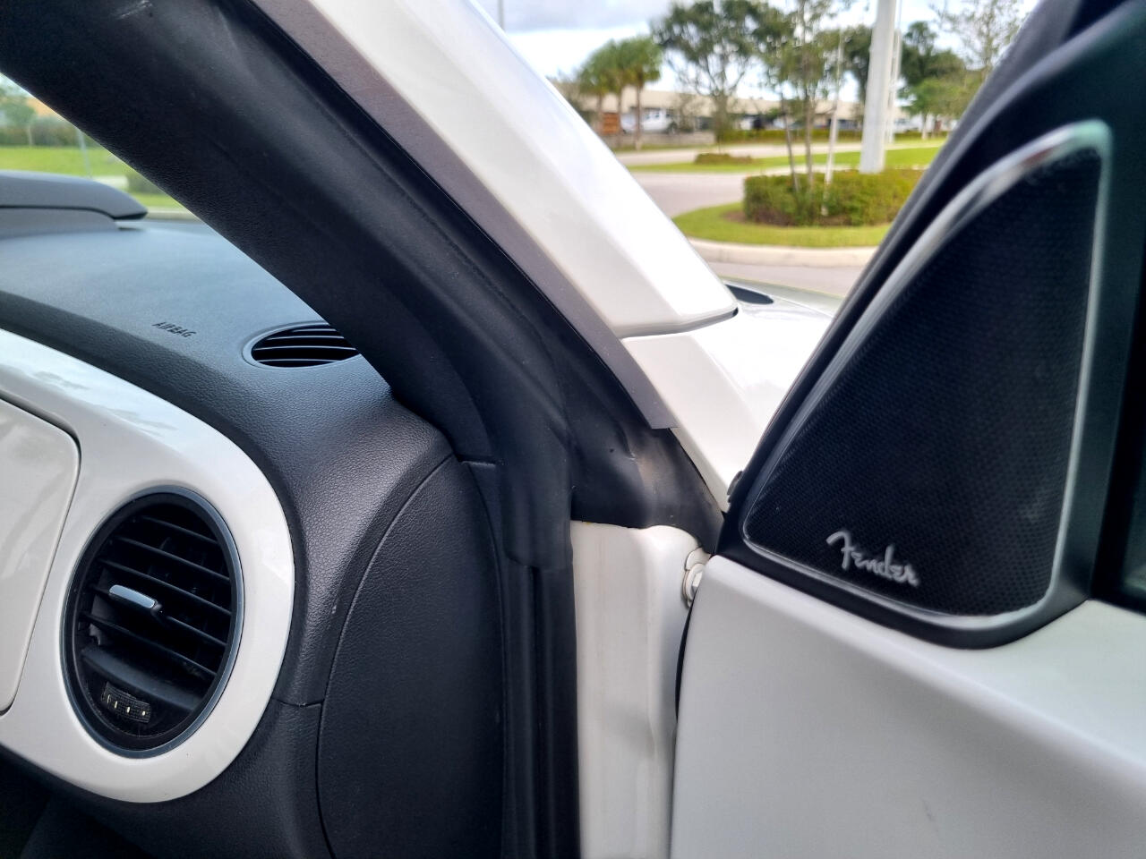 Volkswagen Beetle 2.0T Turbo Convertible 2013