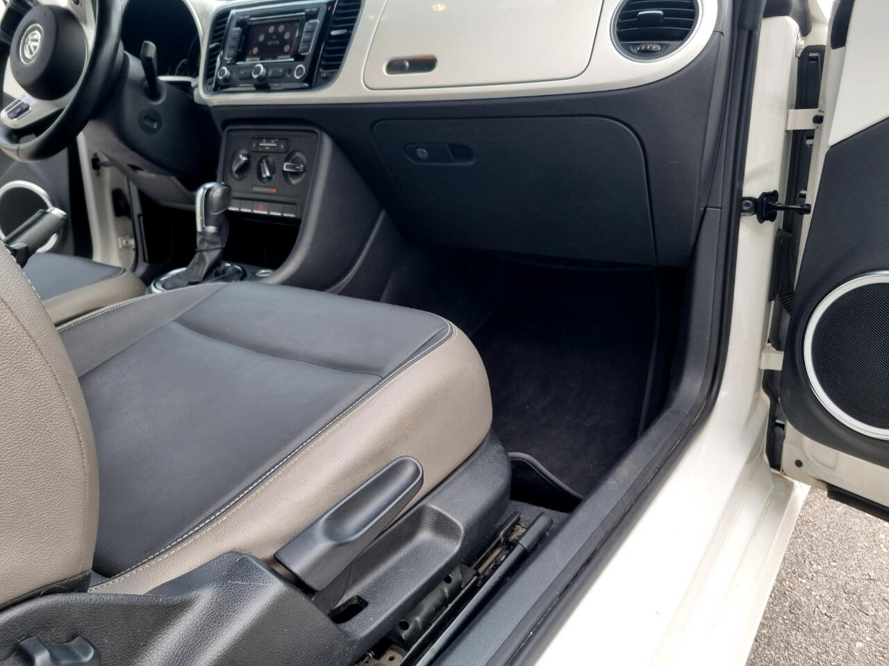 Volkswagen Beetle 2.0T Turbo Convertible 2013