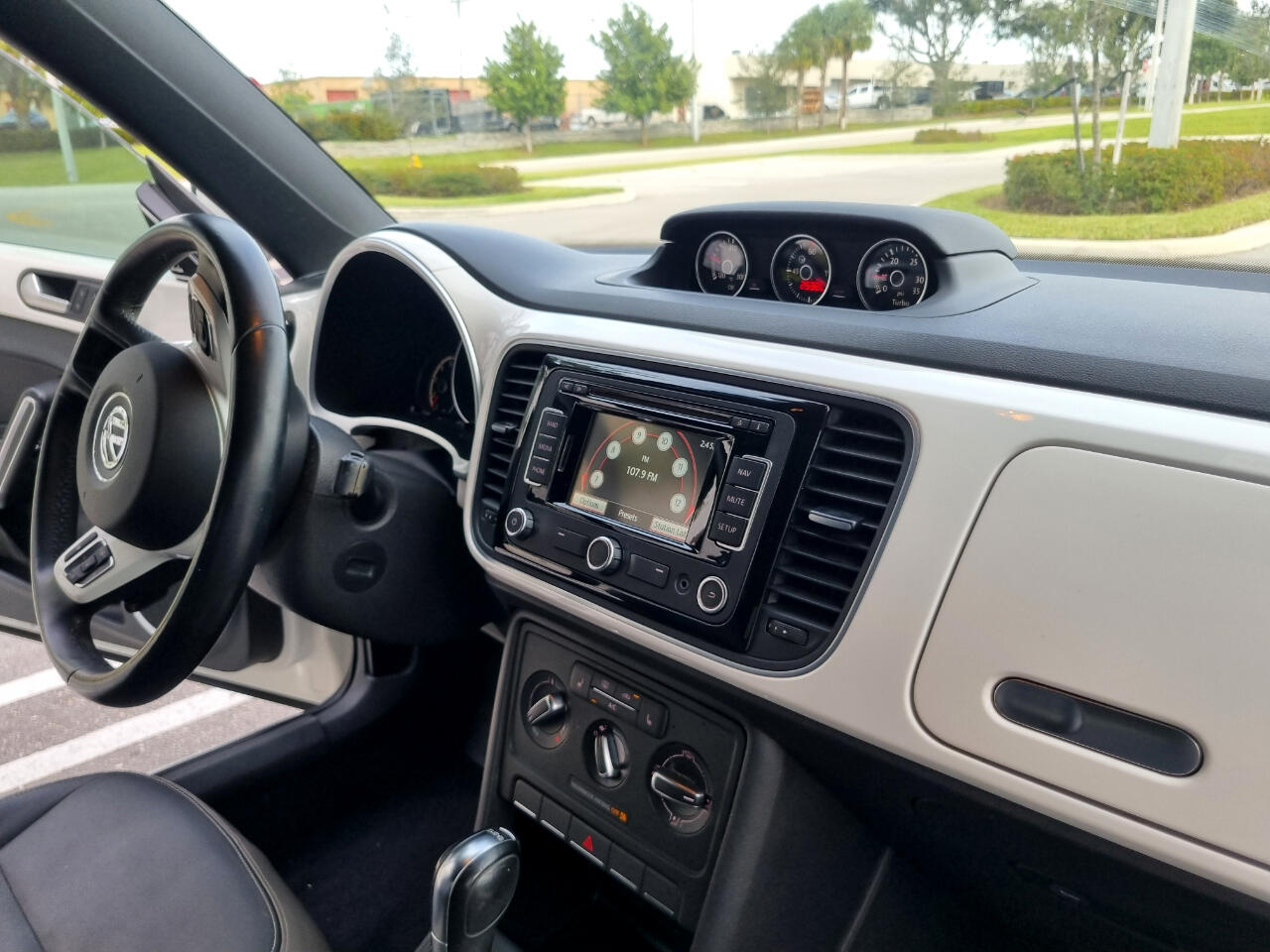 Volkswagen Beetle 2.0T Turbo Convertible 2013