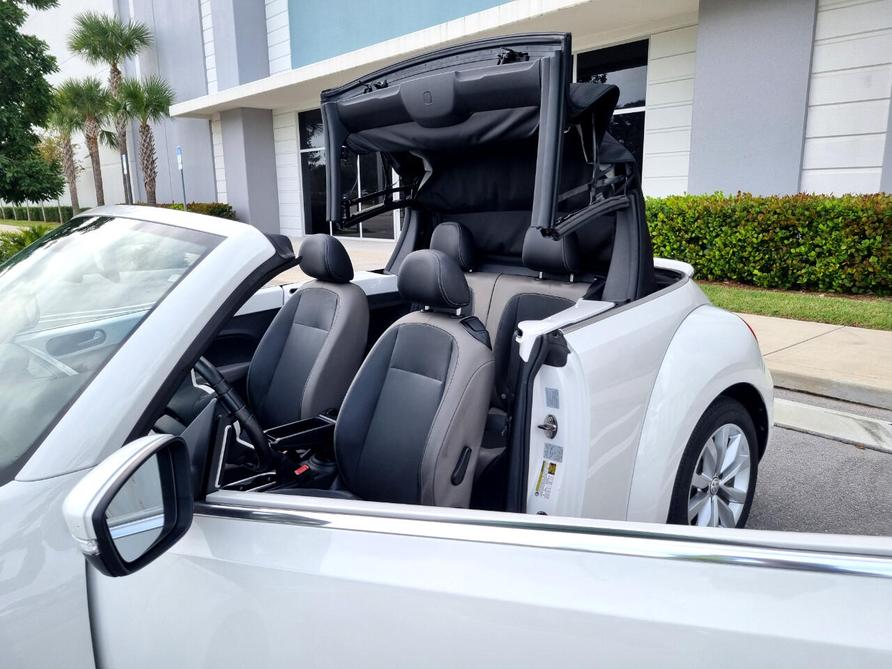 Volkswagen Beetle 2.0T Turbo Convertible 2013