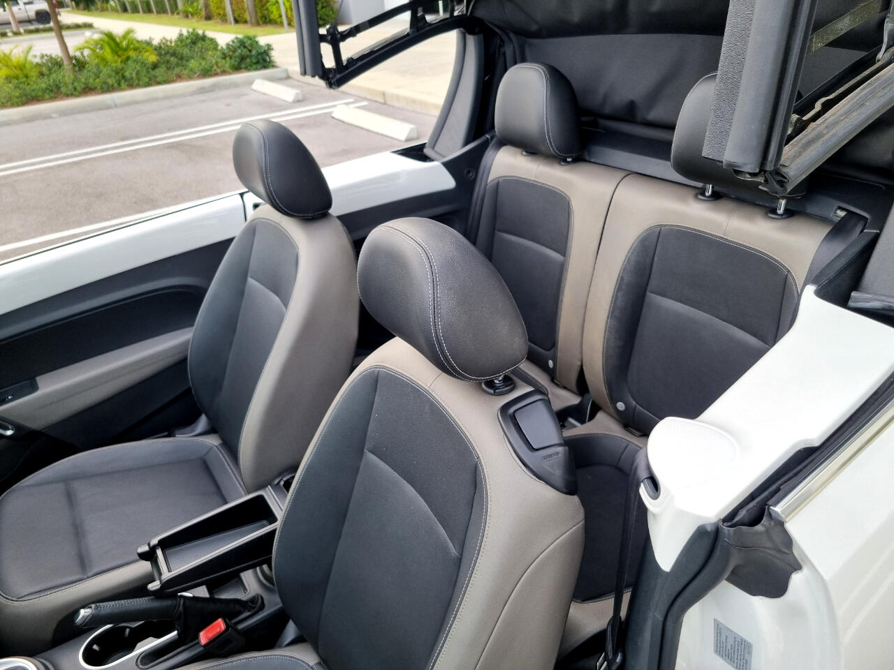 Volkswagen Beetle 2.0T Turbo Convertible 2013