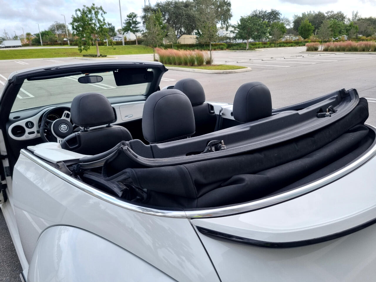 Volkswagen Beetle 2.0T Turbo Convertible 2013