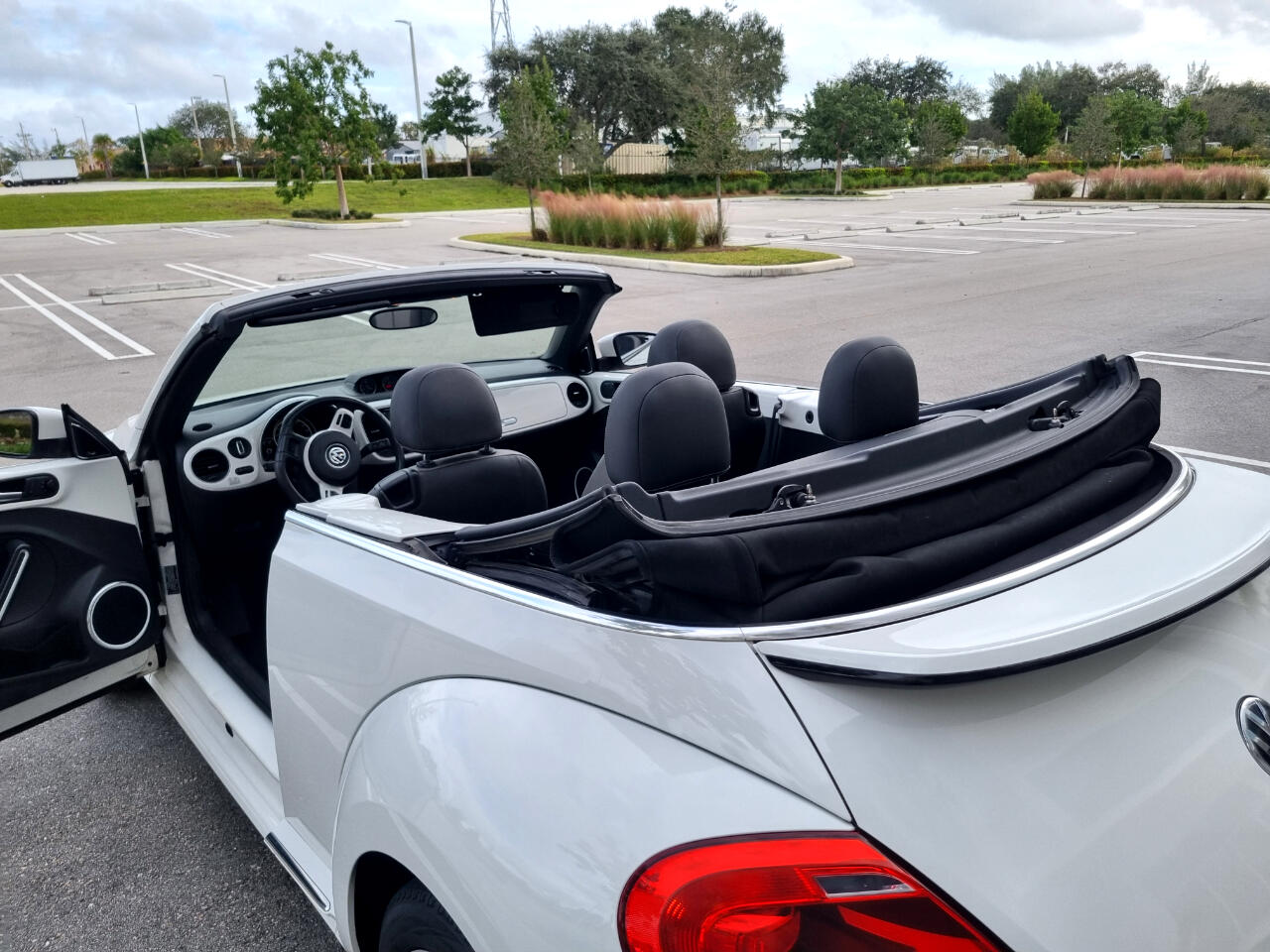Volkswagen Beetle 2.0T Turbo Convertible 2013