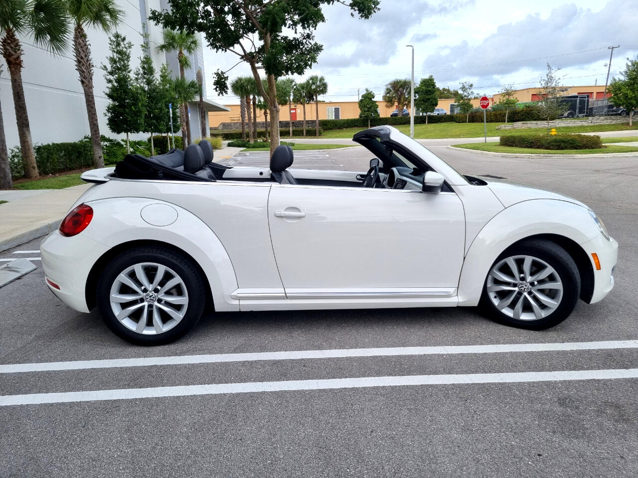 Volkswagen Beetle 2.0T Turbo Convertible 2013