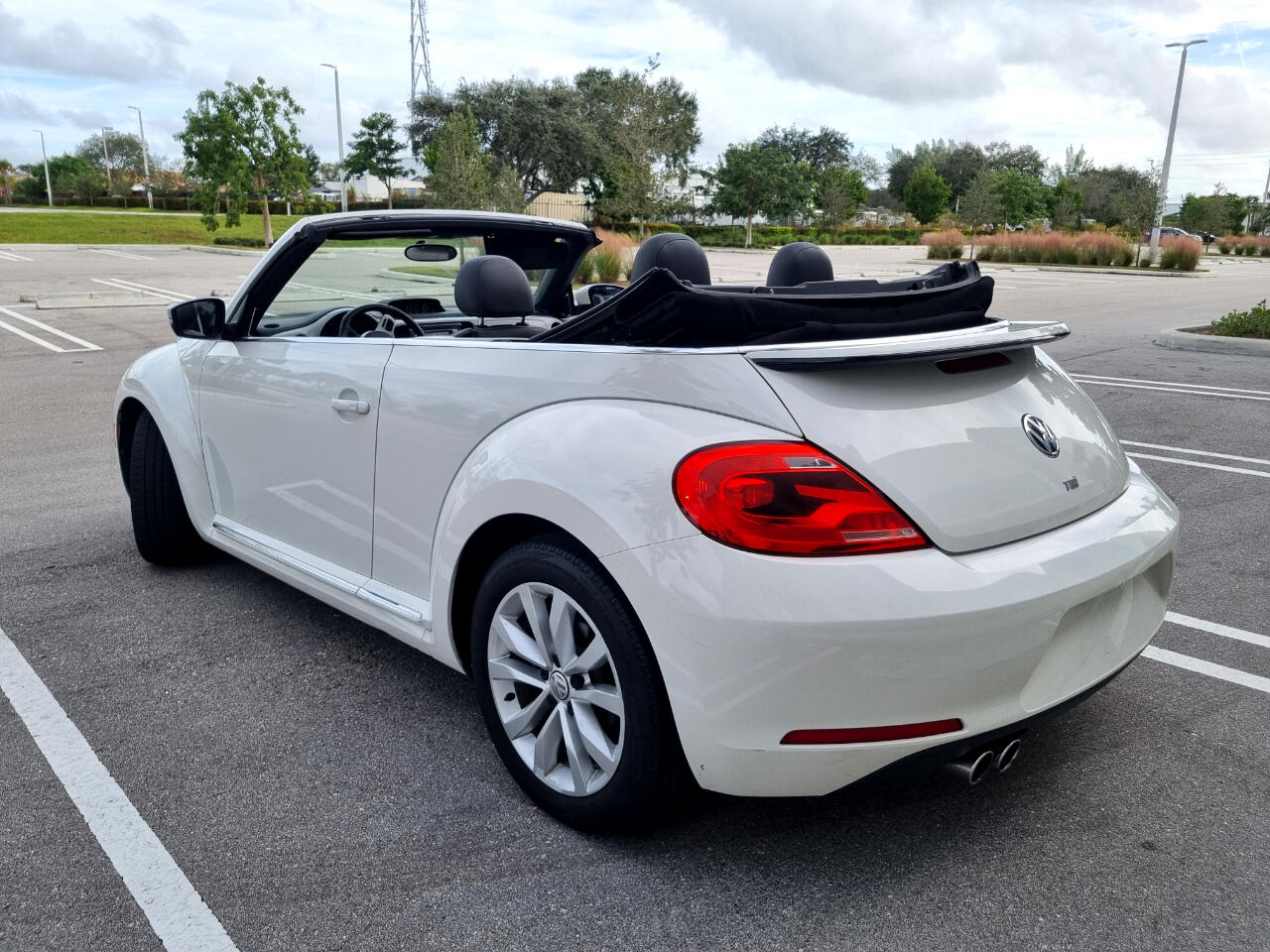 Volkswagen Beetle 2.0T Turbo Convertible 2013
