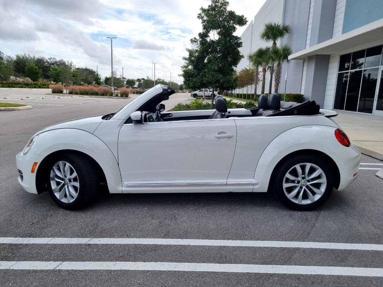 Volkswagen Beetle 2.0T Turbo Convertible 2013