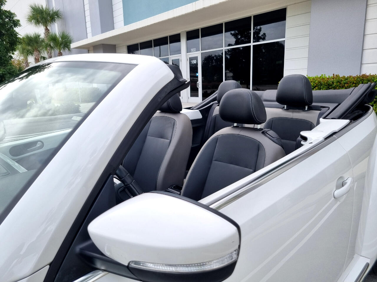 Volkswagen Beetle 2.0T Turbo Convertible 2013