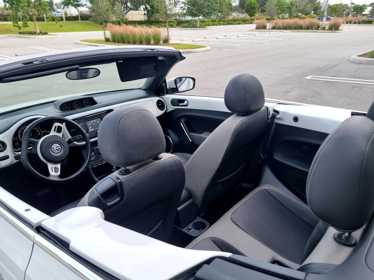 Volkswagen Beetle 2.0T Turbo Convertible 2013