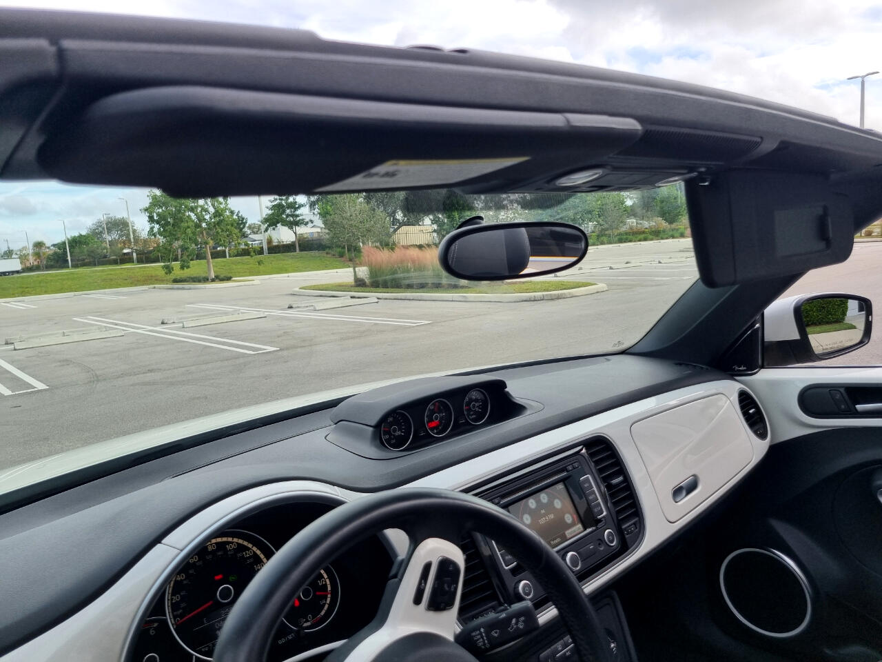 Volkswagen Beetle 2.0T Turbo Convertible 2013