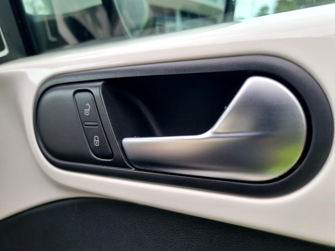 Volkswagen Beetle 2.0T Turbo Convertible 2013