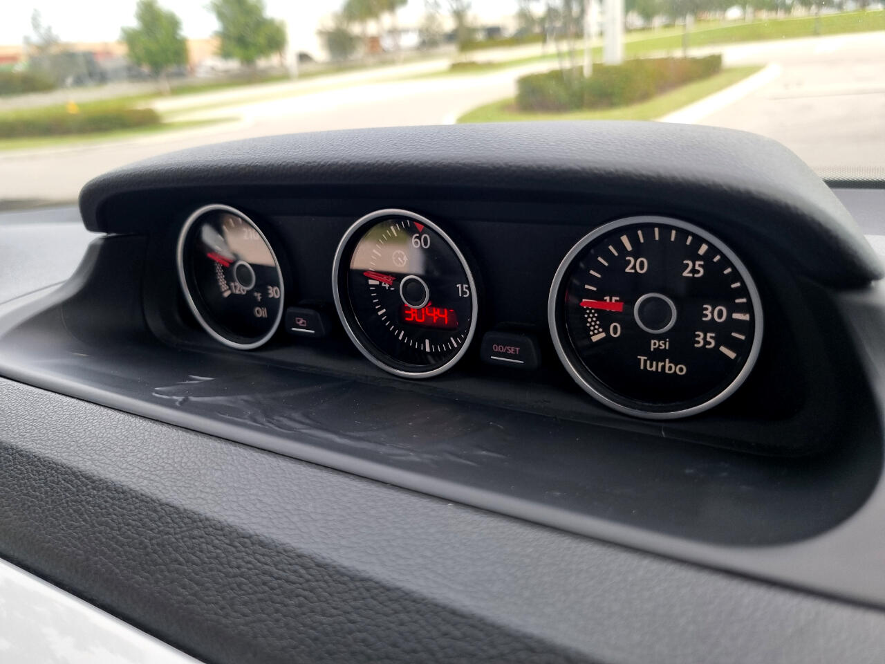 Volkswagen Beetle 2.0T Turbo Convertible 2013