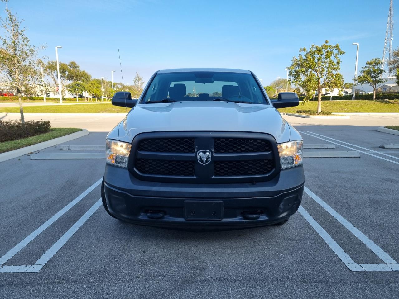 RAM 1500 Tradesman Crew Cab SWB 4WD 2016