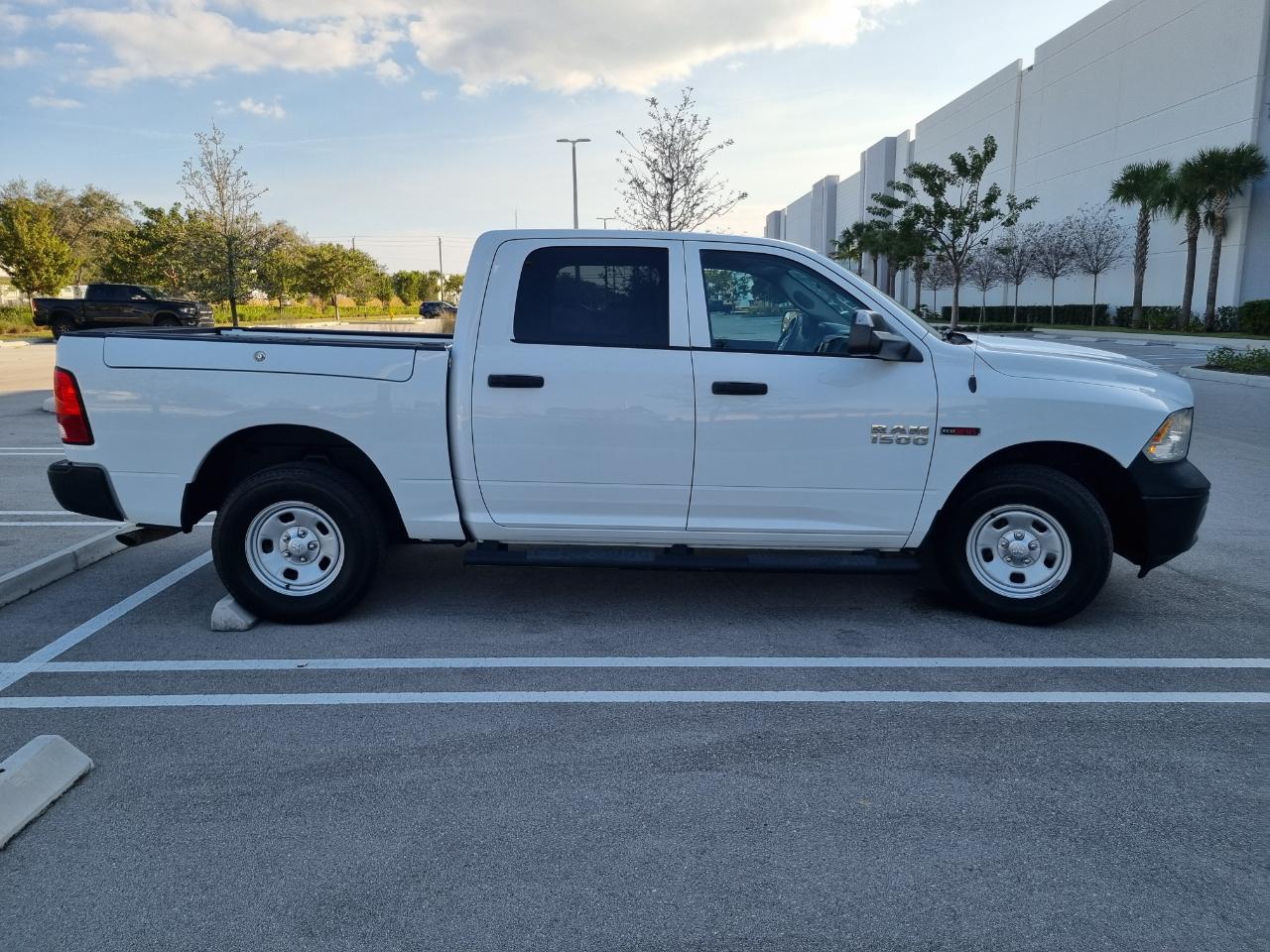 RAM 1500 Tradesman Crew Cab SWB 4WD 2016