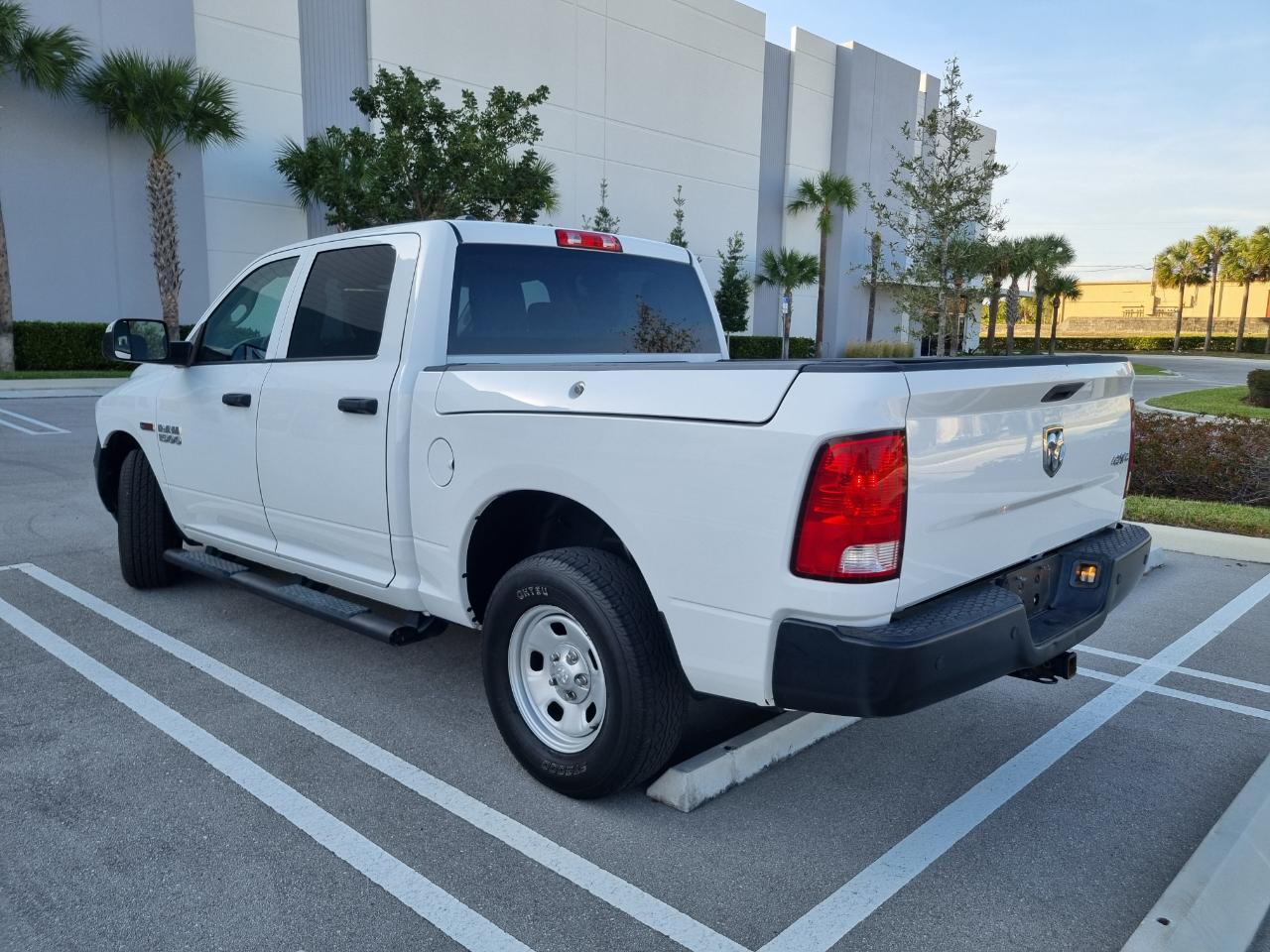 RAM 1500 Tradesman Crew Cab SWB 4WD 2016