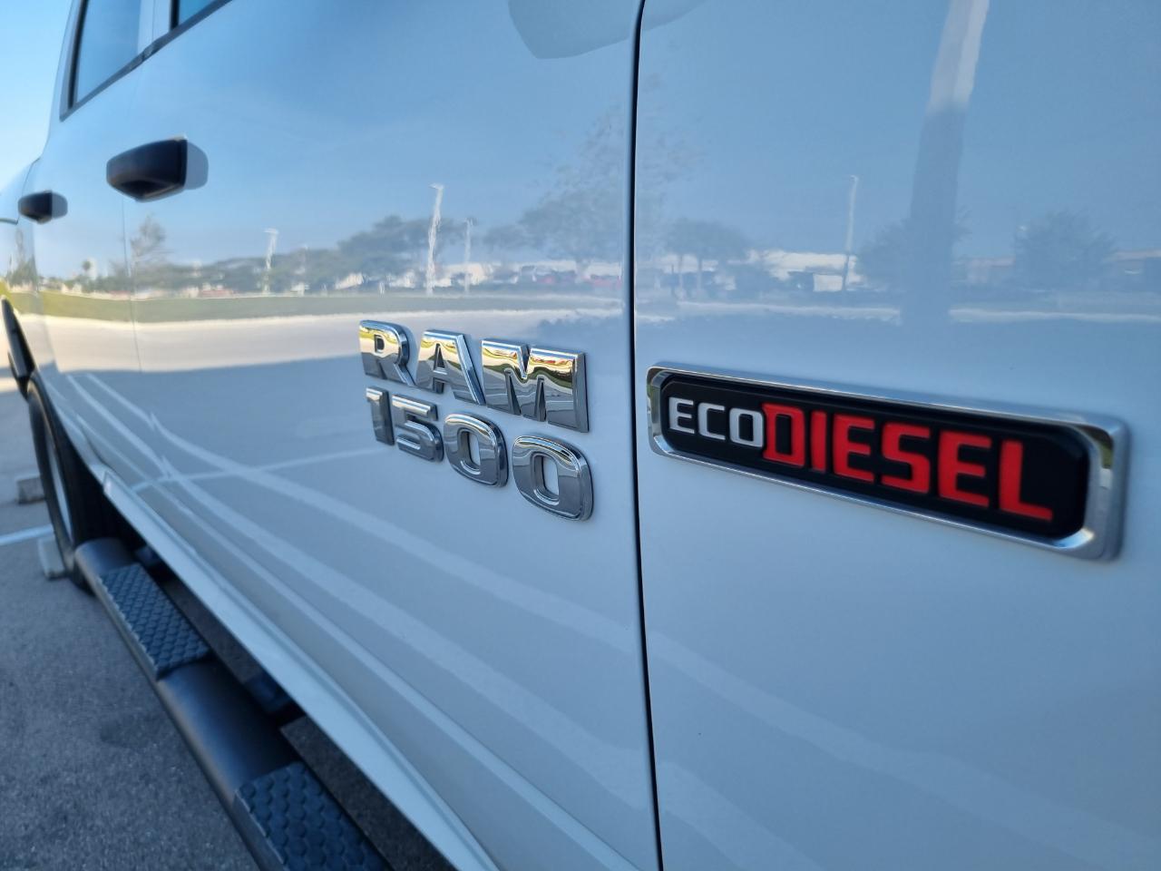 RAM 1500 Tradesman Crew Cab SWB 4WD 2016