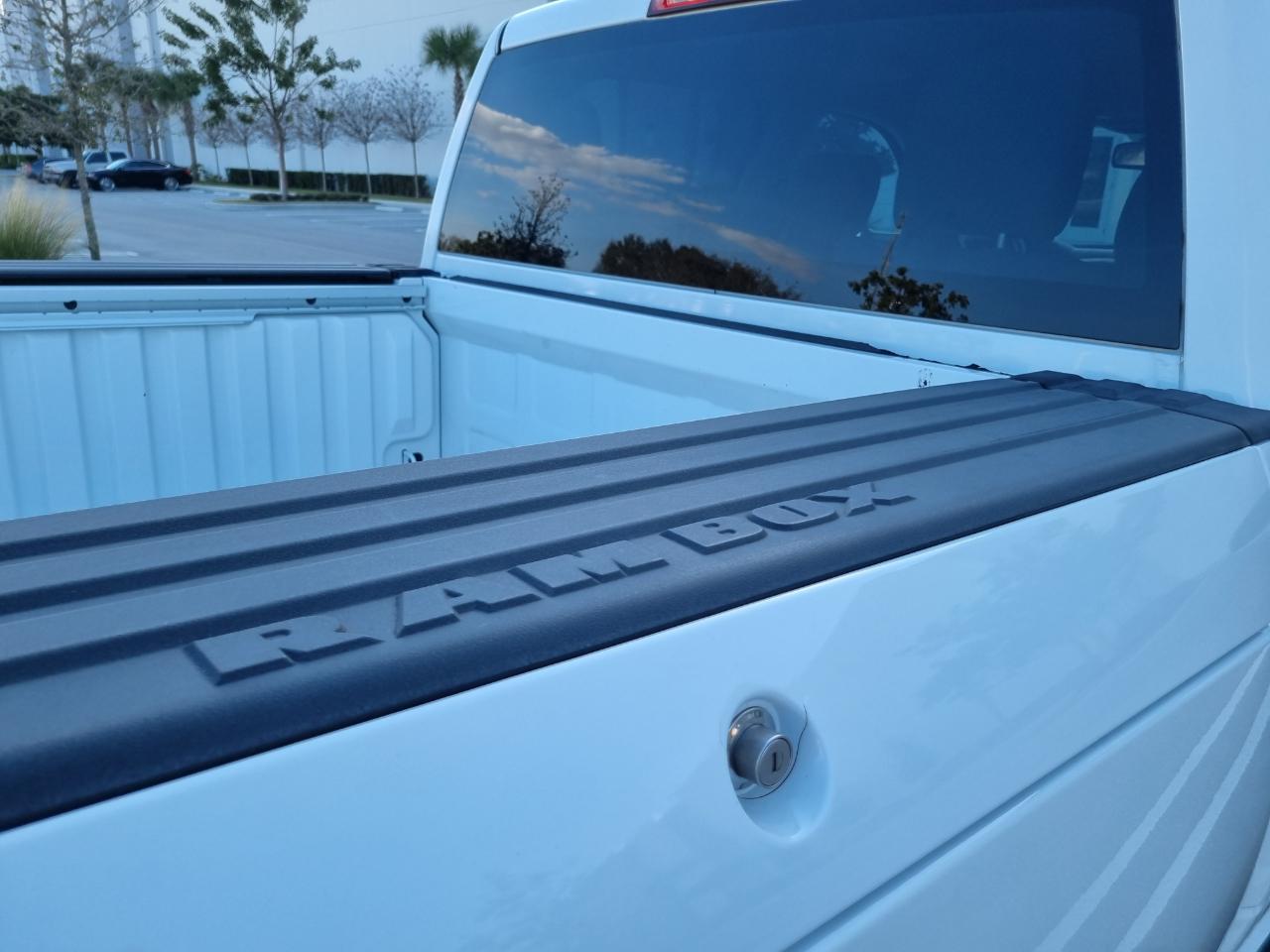 RAM 1500 Tradesman Crew Cab SWB 4WD 2016