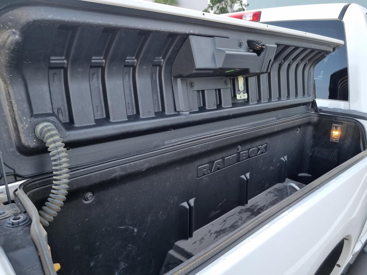 RAM 1500 Tradesman Crew Cab SWB 4WD 2016