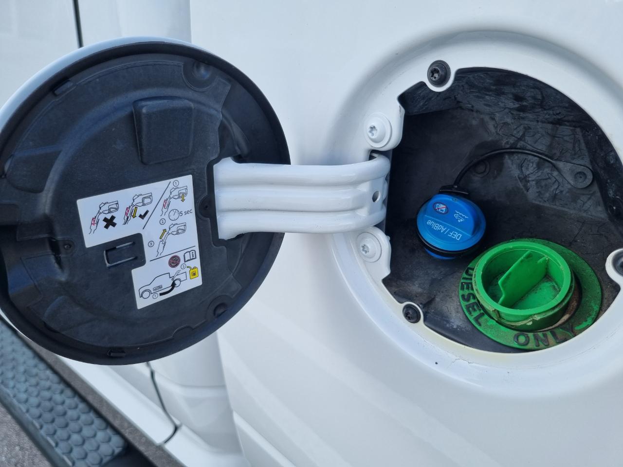 RAM 1500 Tradesman Crew Cab SWB 4WD 2016