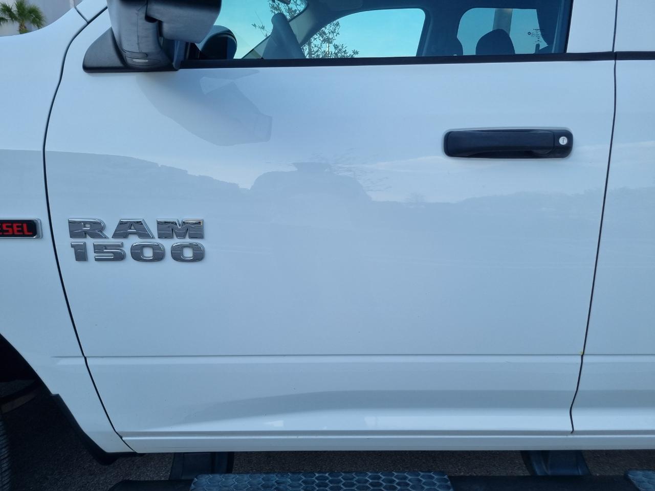 RAM 1500 Tradesman Crew Cab SWB 4WD 2016