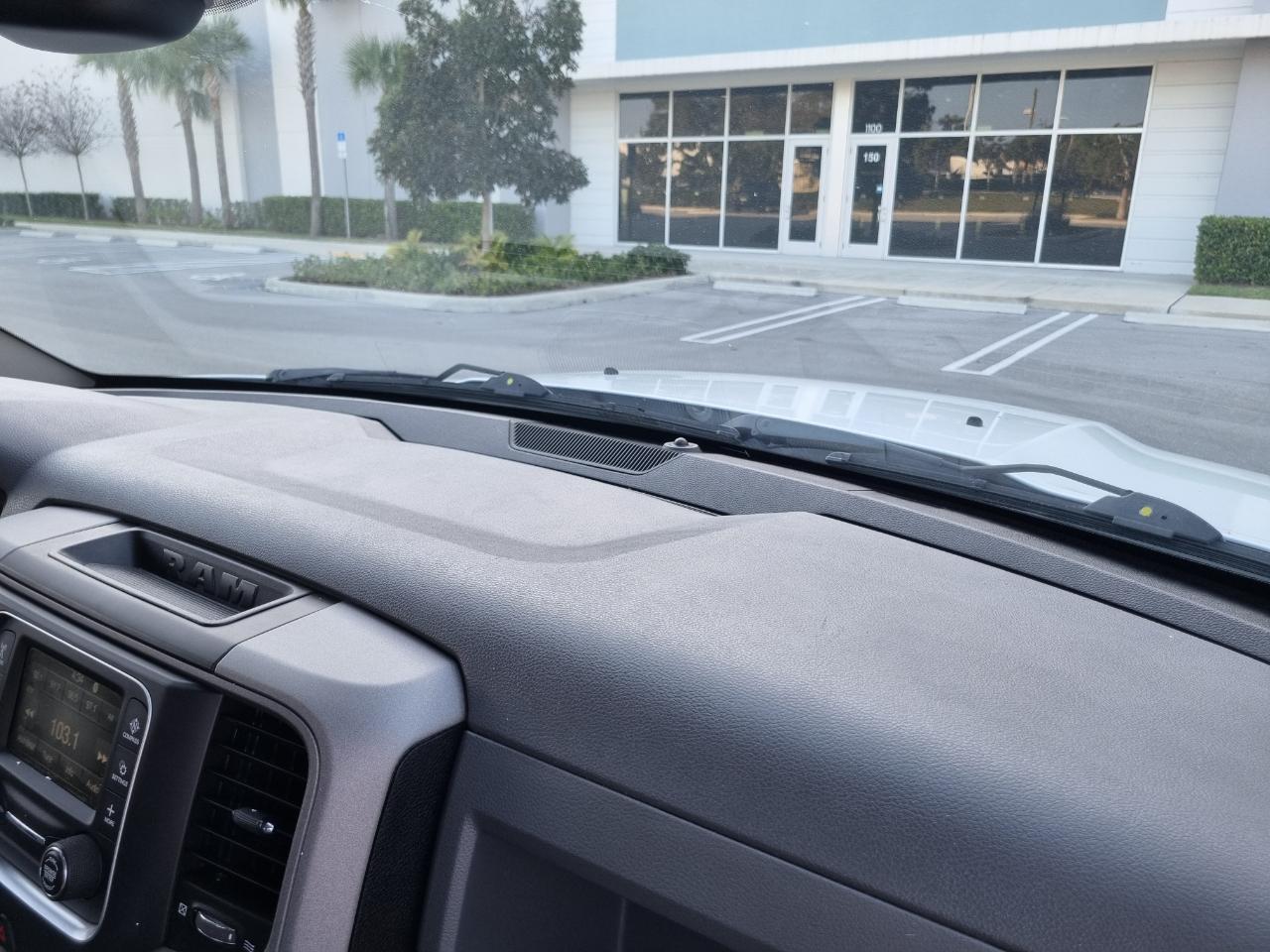 RAM 1500 Tradesman Crew Cab SWB 4WD 2016