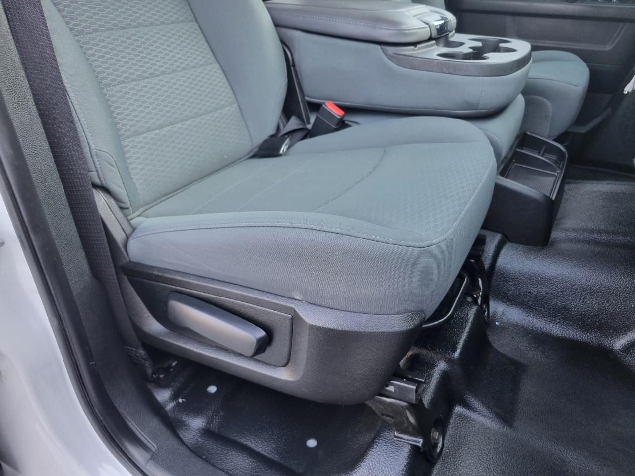 RAM 1500 Tradesman Crew Cab SWB 4WD 2016