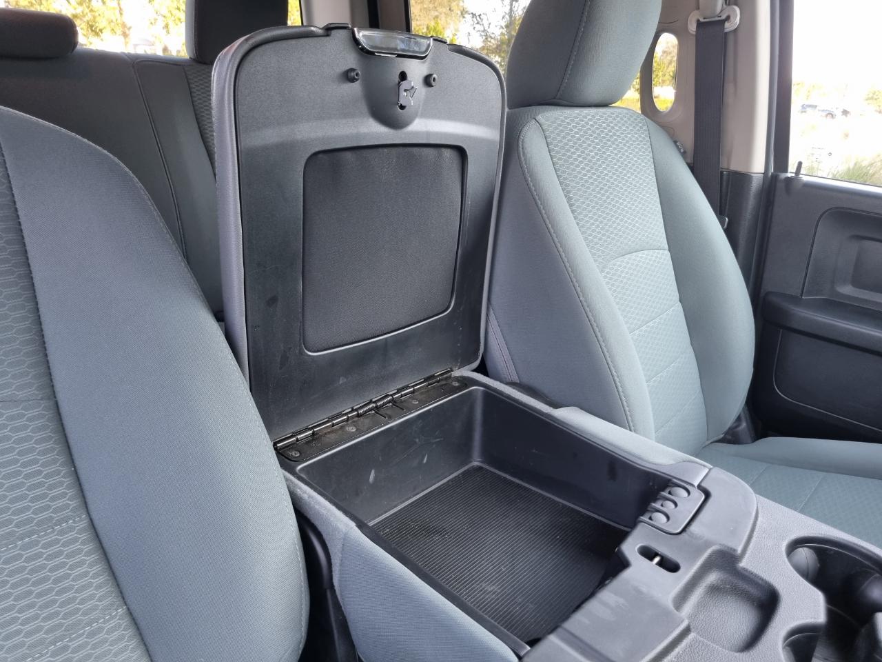 RAM 1500 Tradesman Crew Cab SWB 4WD 2016