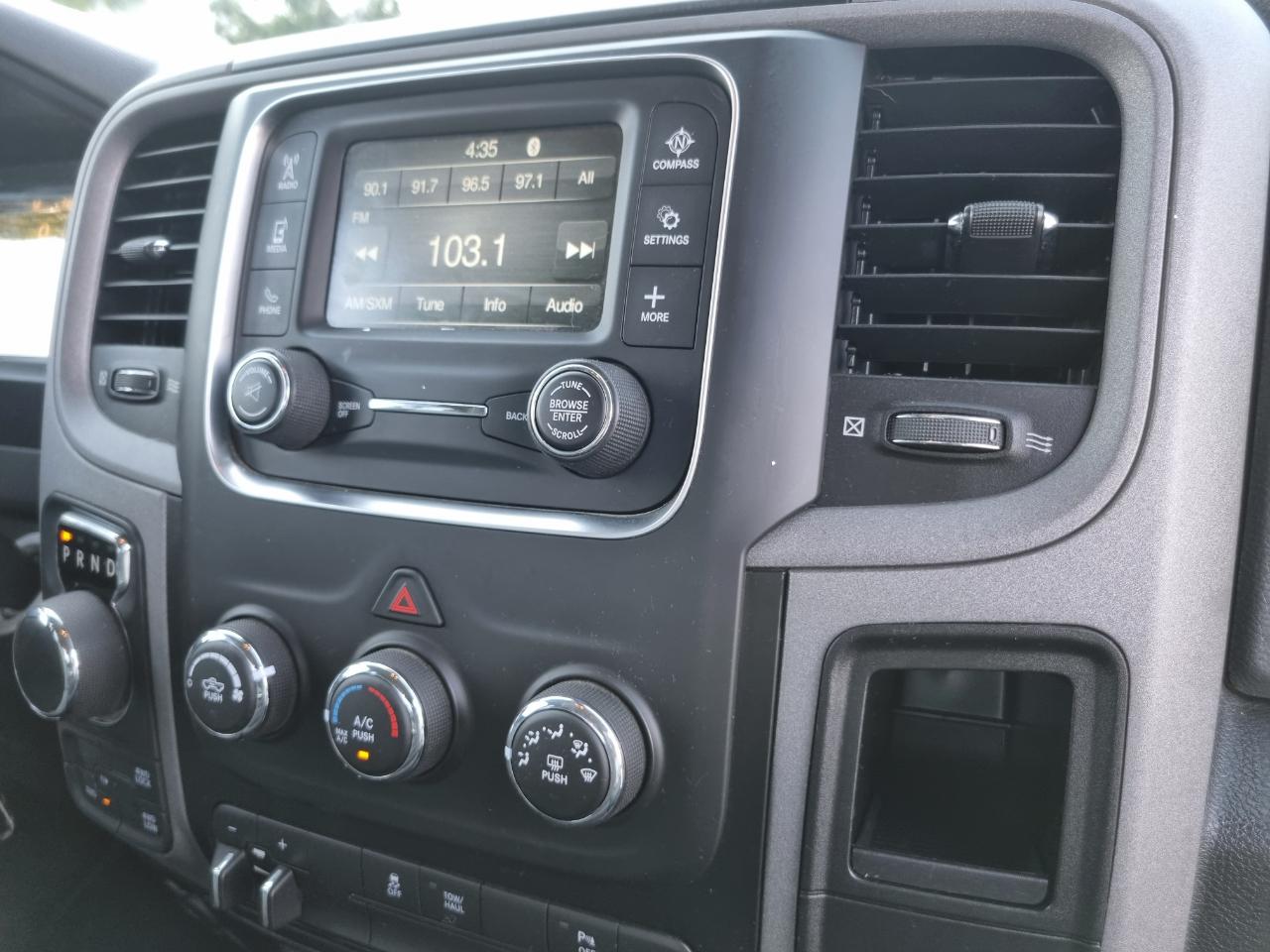 RAM 1500 Tradesman Crew Cab SWB 4WD 2016