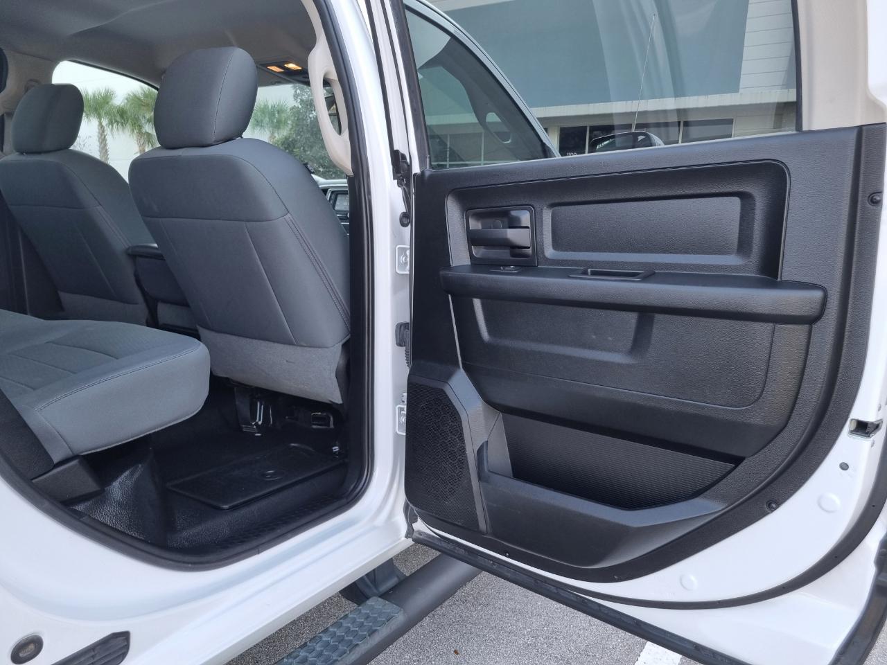 RAM 1500 Tradesman Crew Cab SWB 4WD 2016