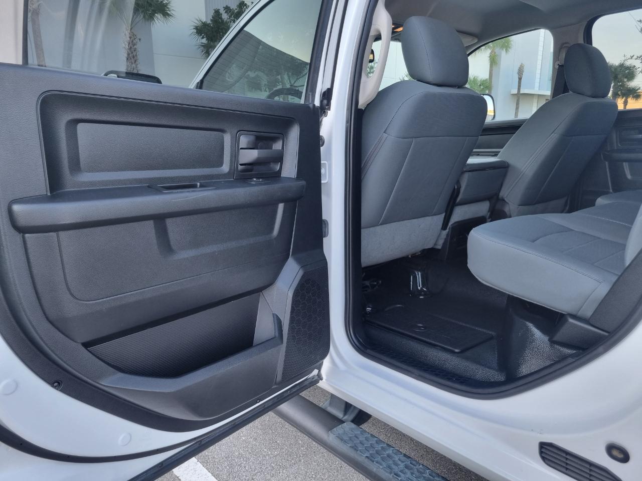 RAM 1500 Tradesman Crew Cab SWB 4WD 2016