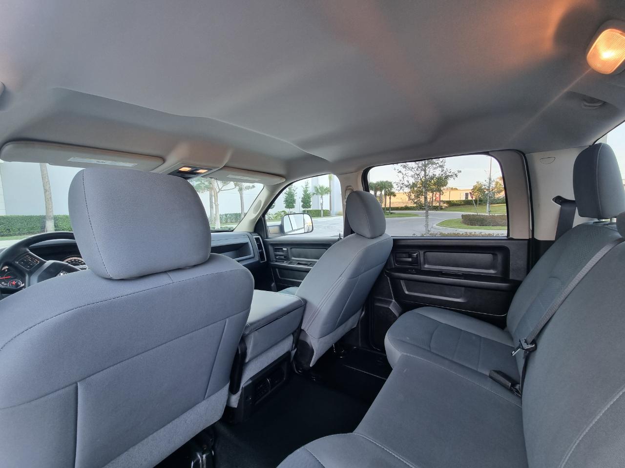 RAM 1500 Tradesman Crew Cab SWB 4WD 2016