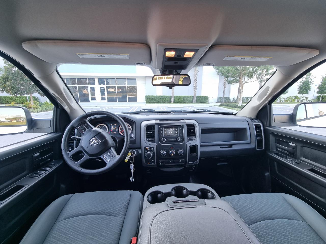 RAM 1500 Tradesman Crew Cab SWB 4WD 2016