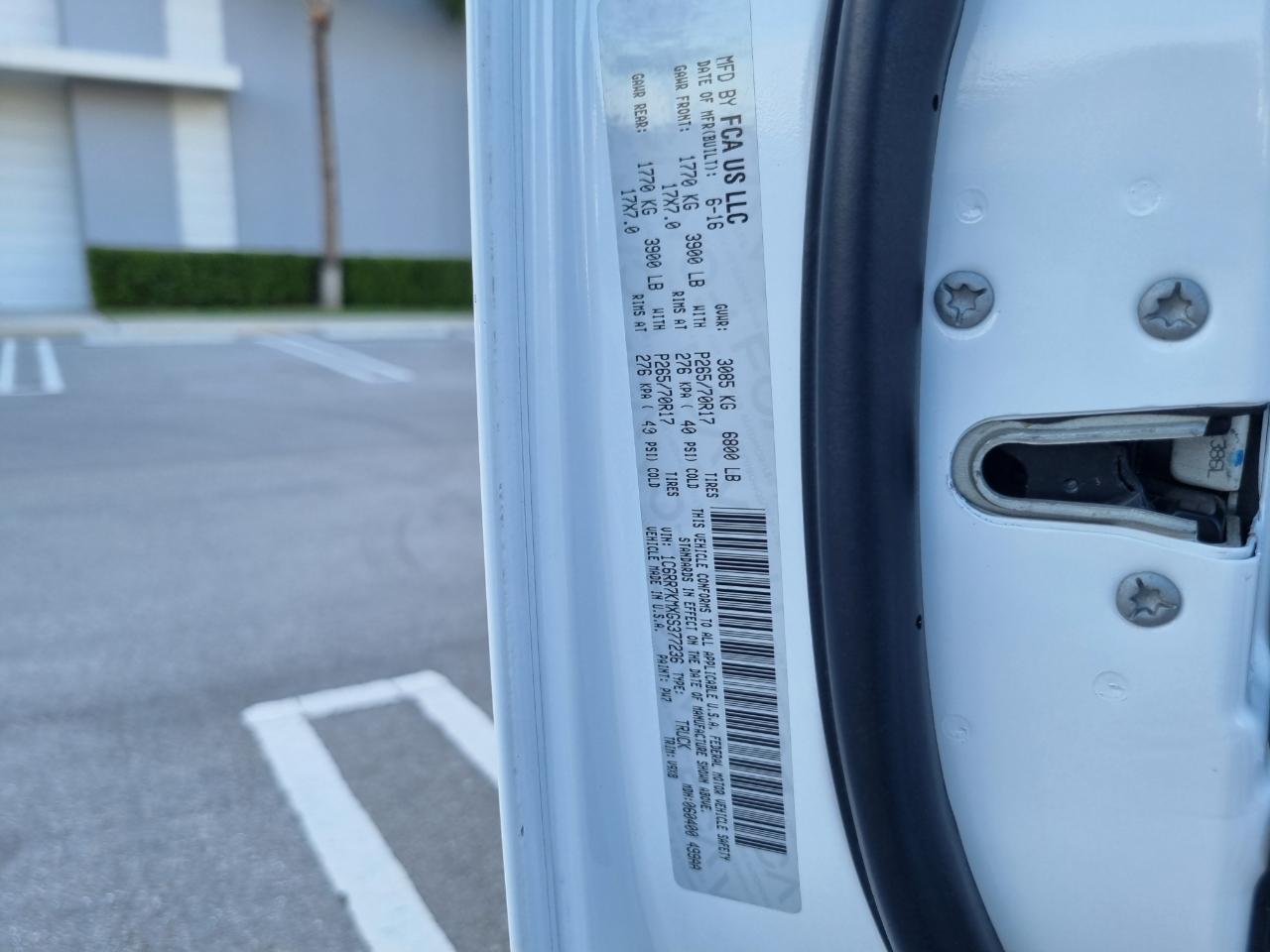 RAM 1500 Tradesman Crew Cab SWB 4WD 2016