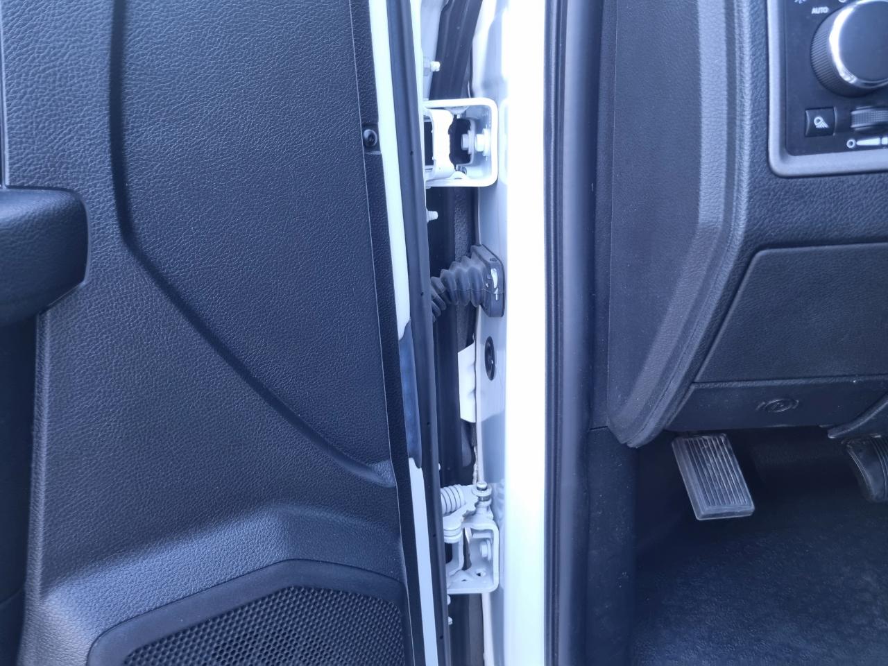 RAM 1500 Tradesman Crew Cab SWB 4WD 2016