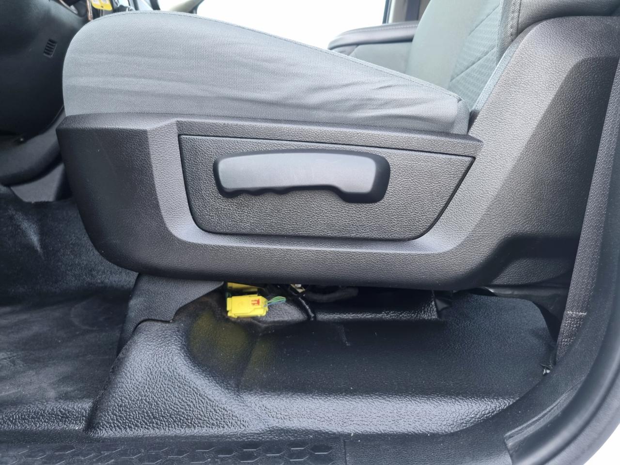 RAM 1500 Tradesman Crew Cab SWB 4WD 2016