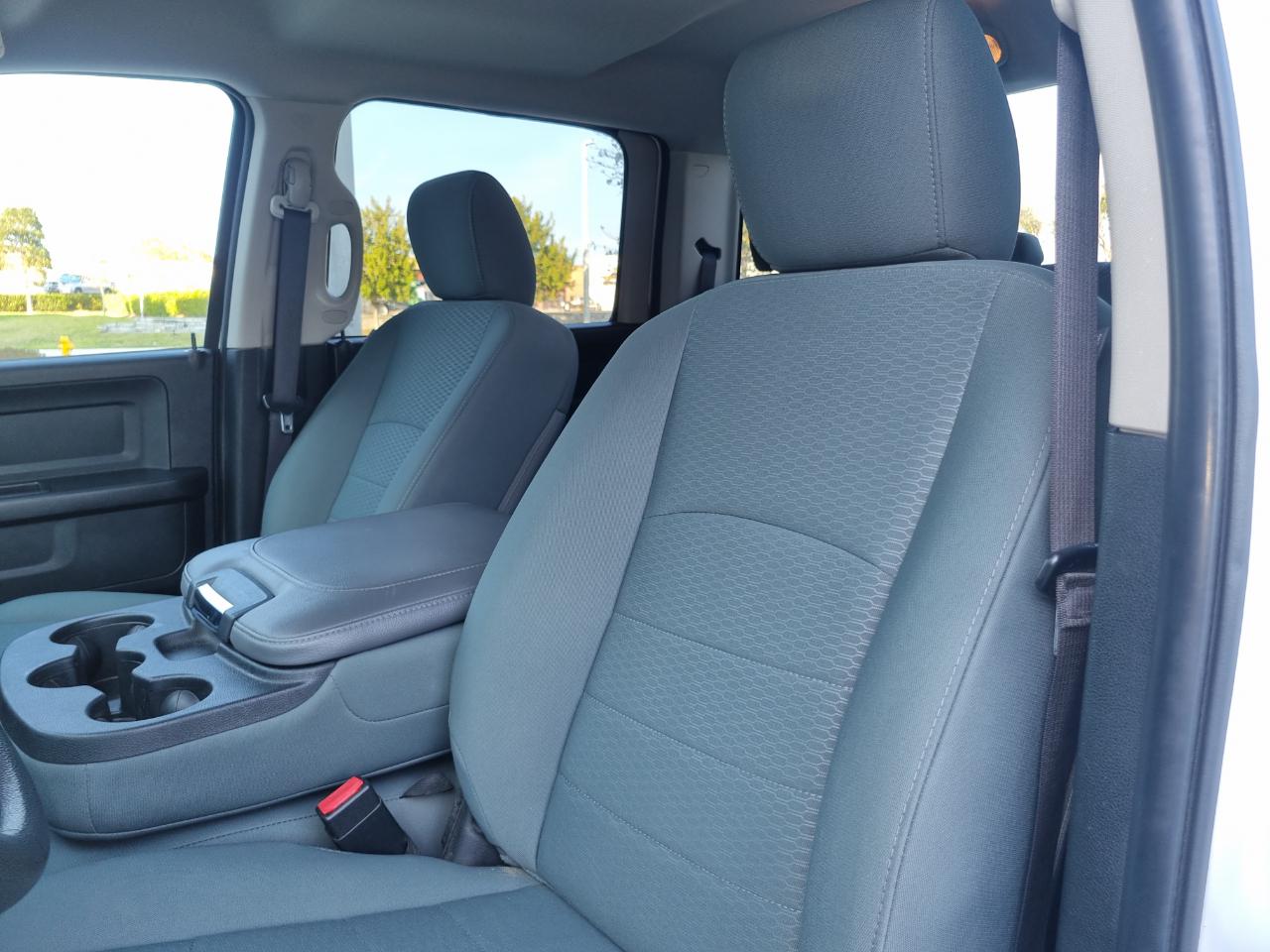 RAM 1500 Tradesman Crew Cab SWB 4WD 2016