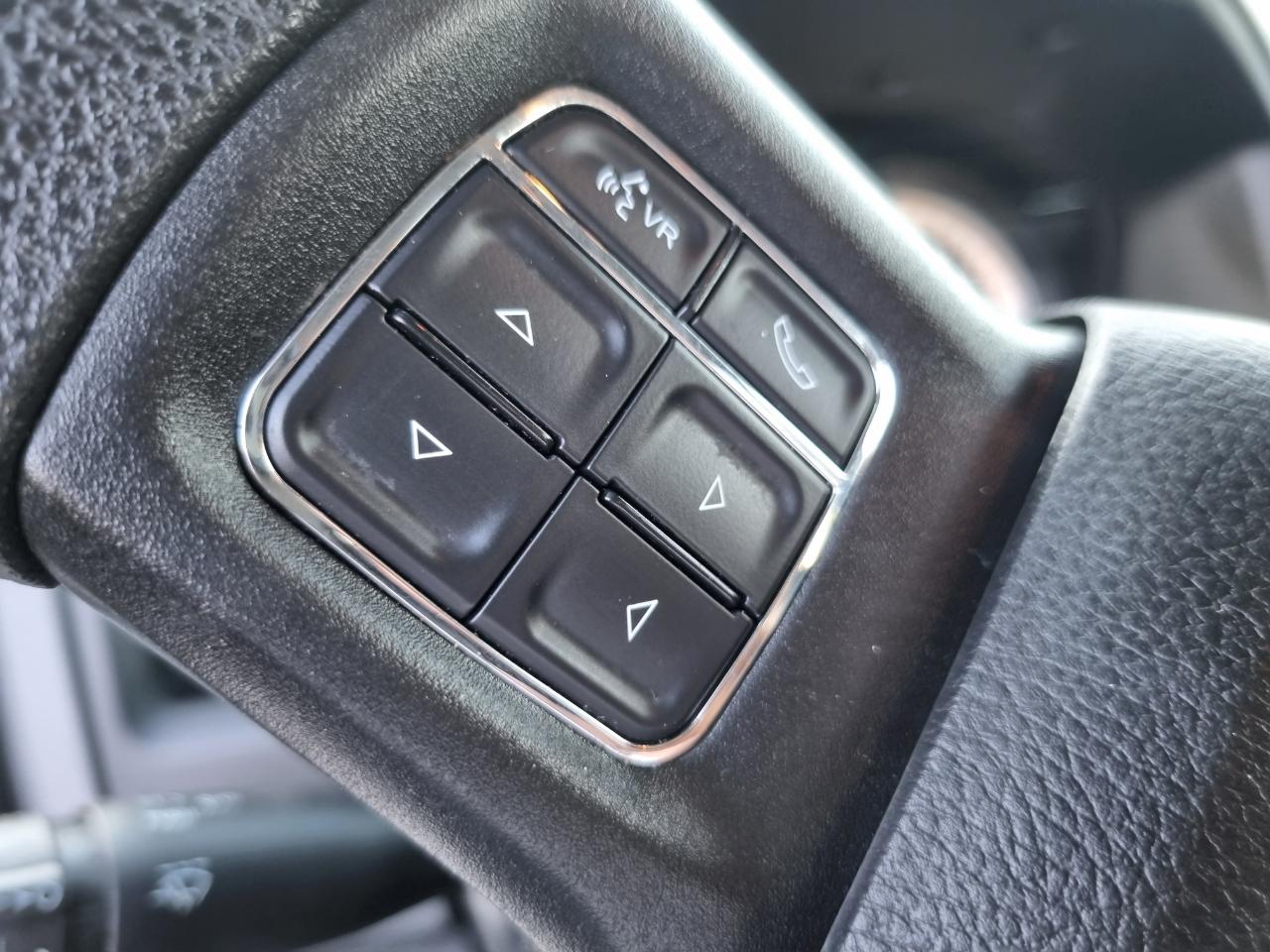 RAM 1500 Tradesman Crew Cab SWB 4WD 2016