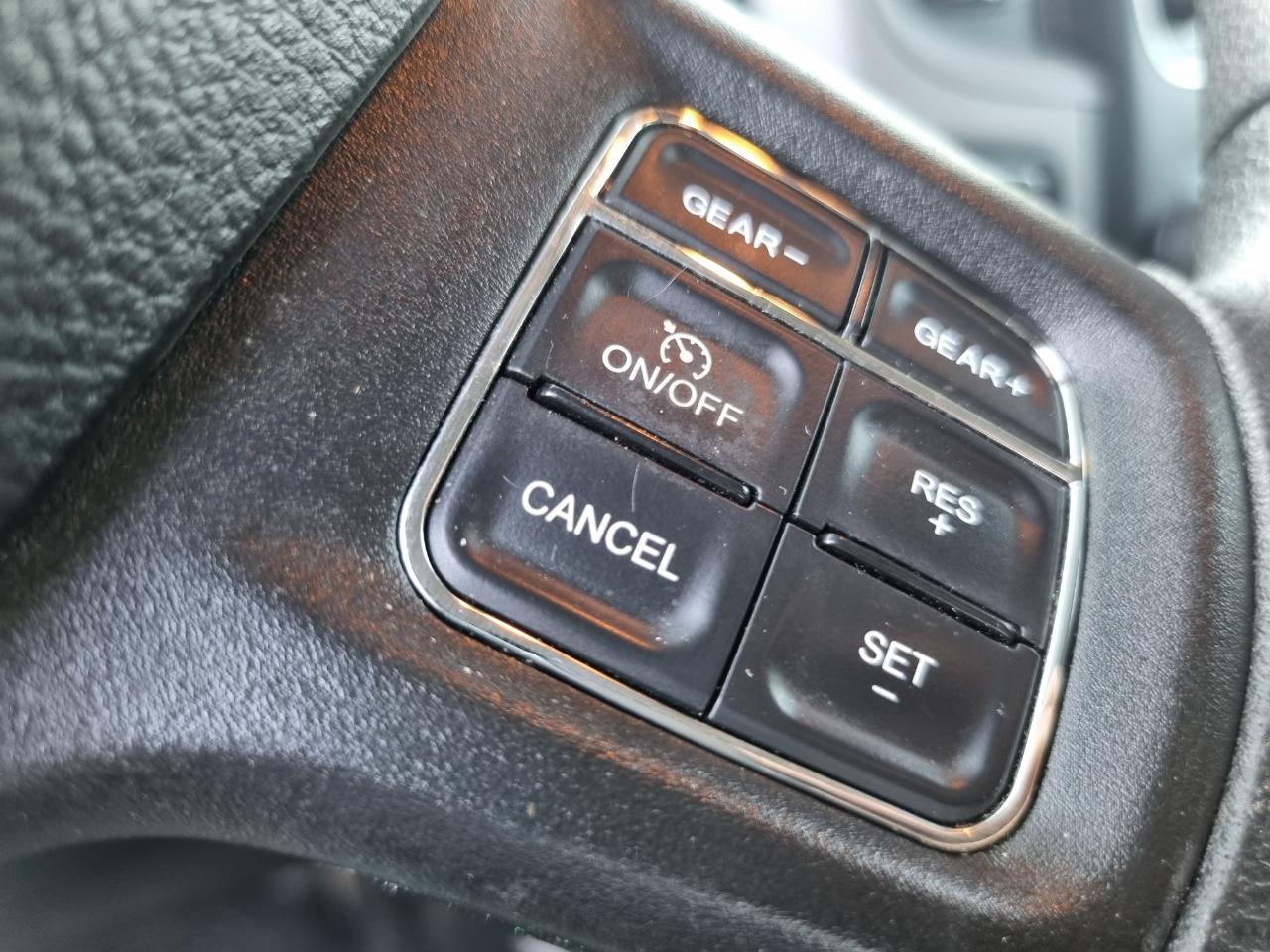 RAM 1500 Tradesman Crew Cab SWB 4WD 2016