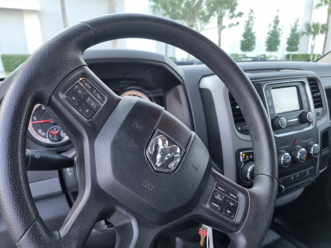 RAM 1500 Tradesman Crew Cab SWB 4WD 2016