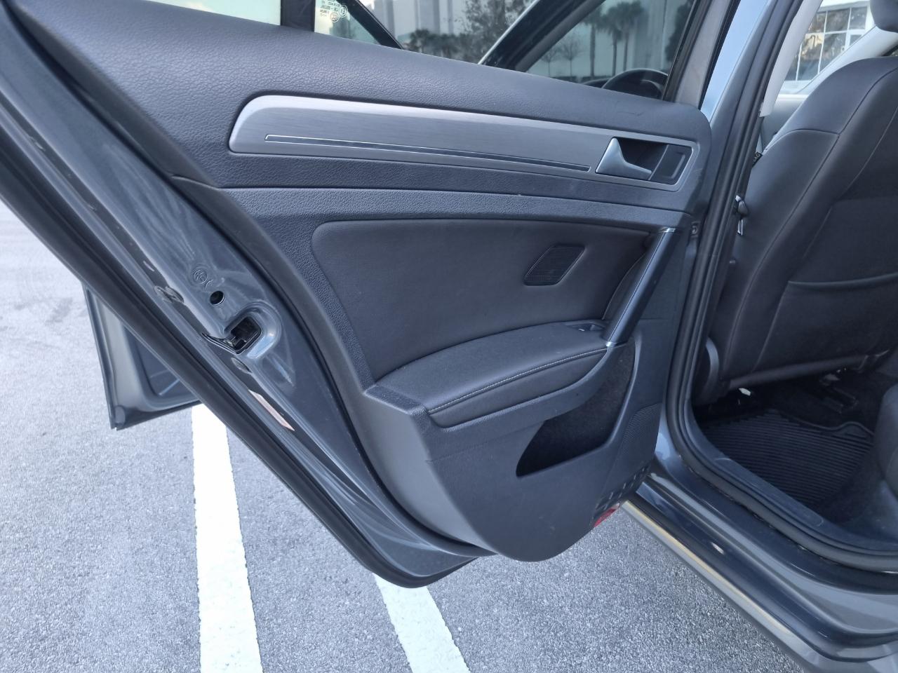 Volkswagen Golf SportWagen TDI S 6A 2015