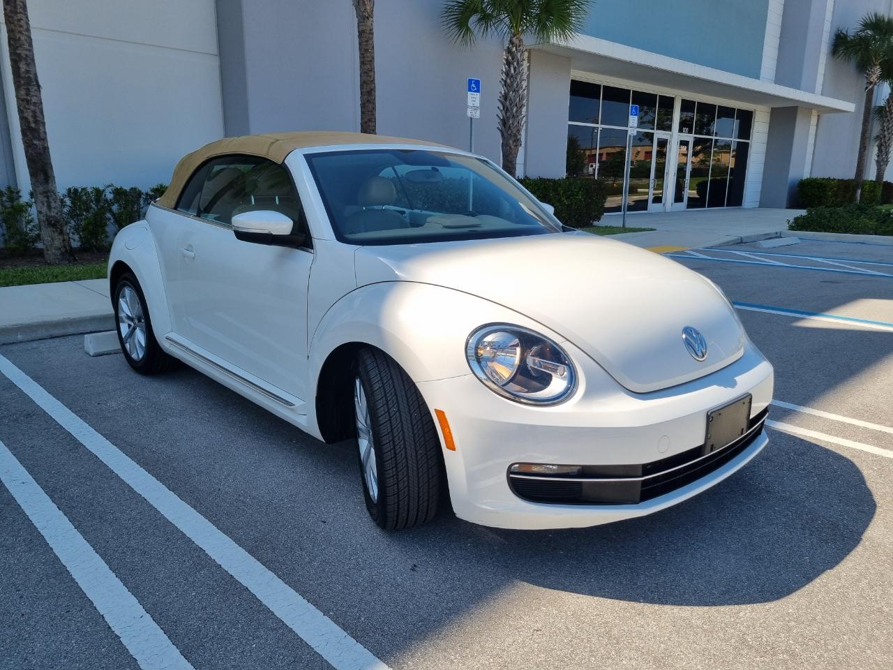 Volkswagen Beetle 2.0T Turbo Convertible 2013