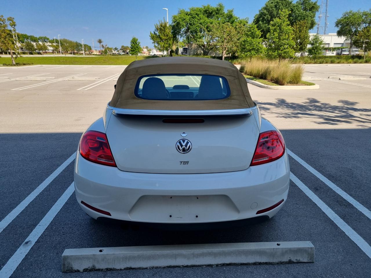 Volkswagen Beetle 2.0T Turbo Convertible 2013
