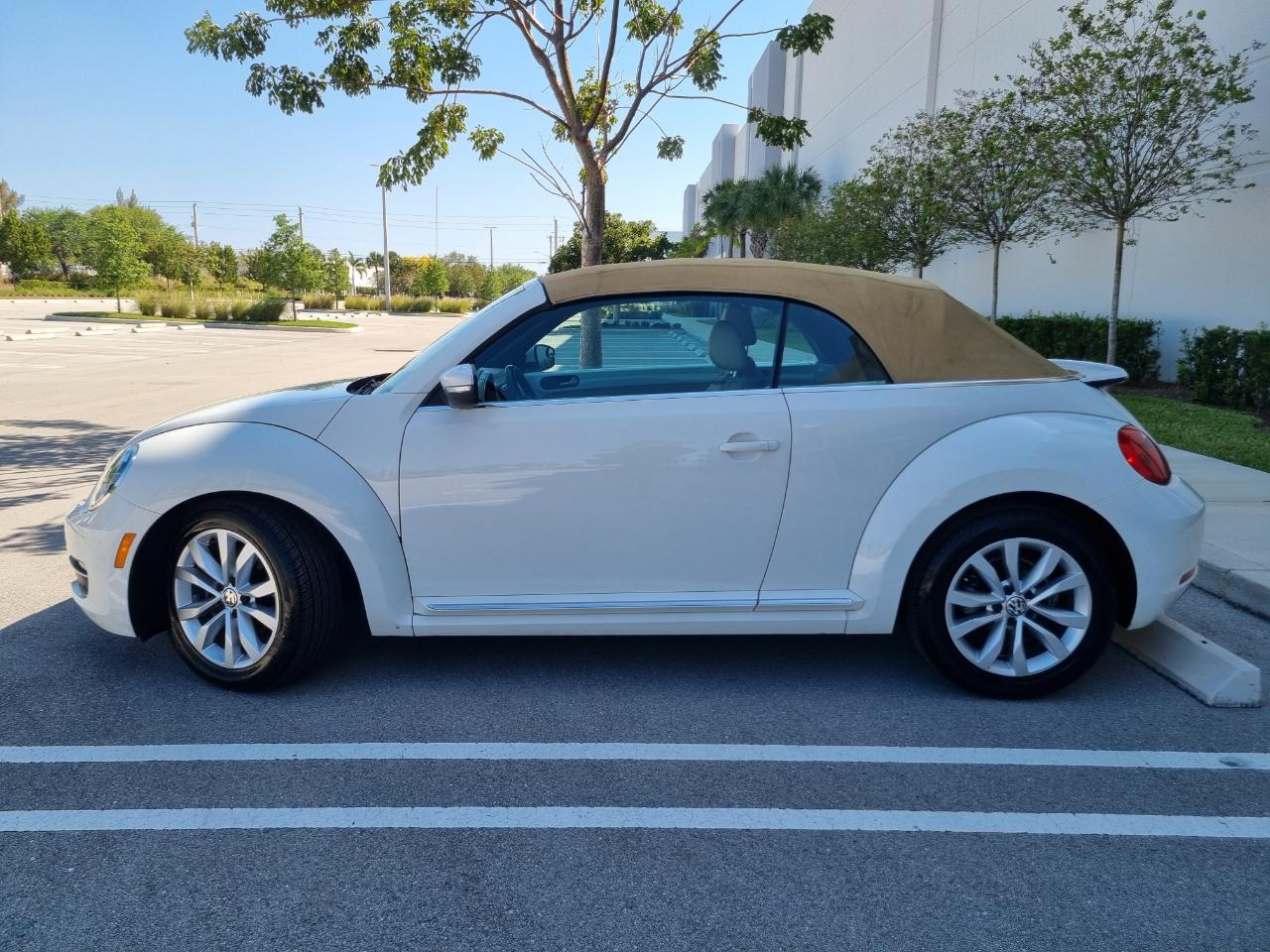 Volkswagen Beetle 2.0T Turbo Convertible 2013