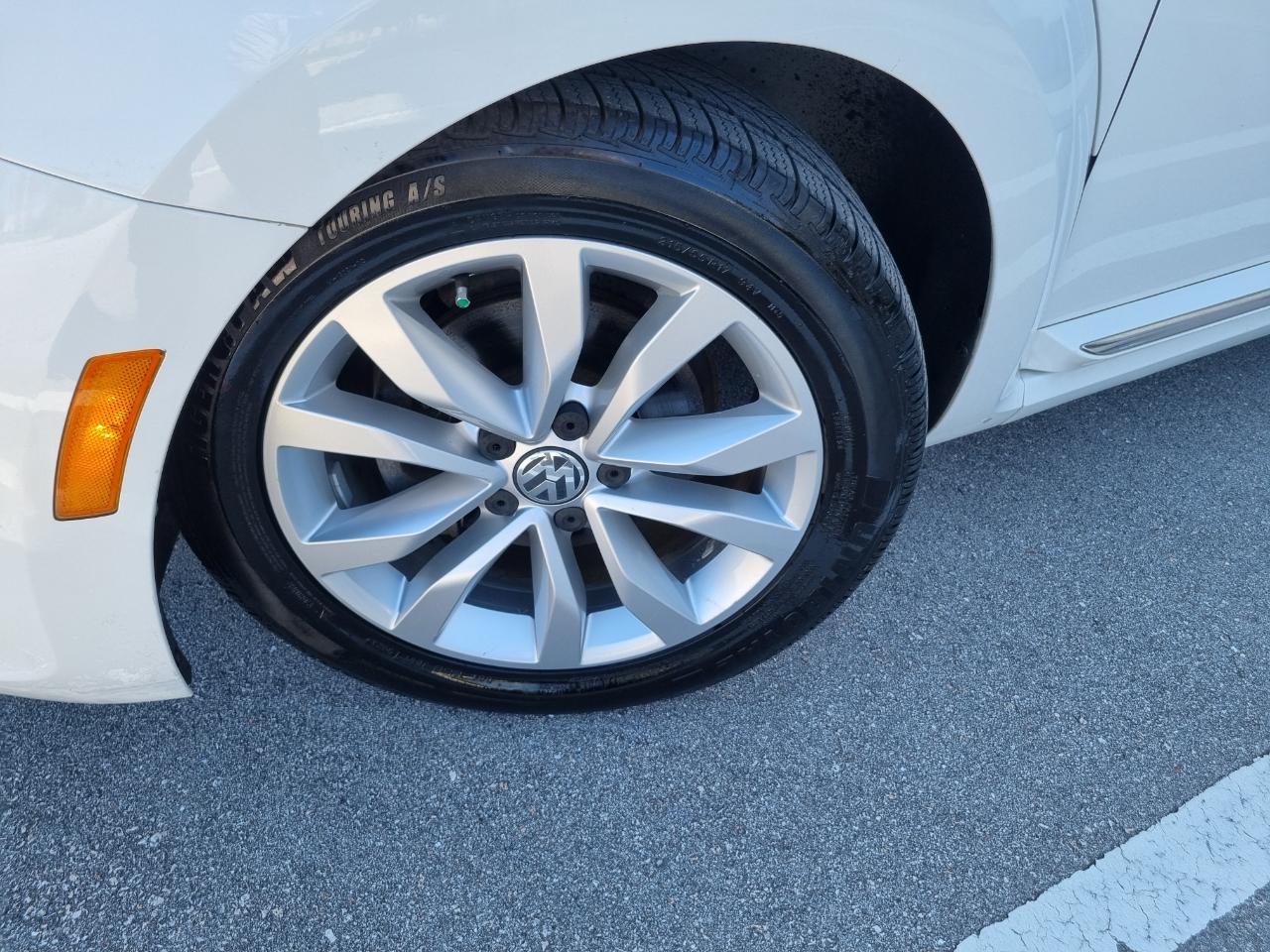 Volkswagen Beetle 2.0T Turbo Convertible 2013